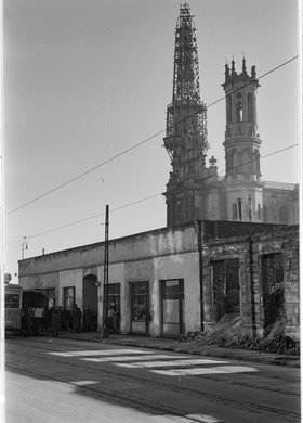 Sklepy przy ulicy Nowowiejskiej