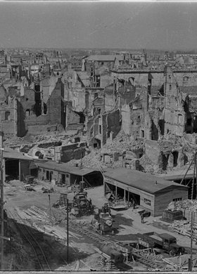 Widok na zniszczone Stare i Nowe Miasto