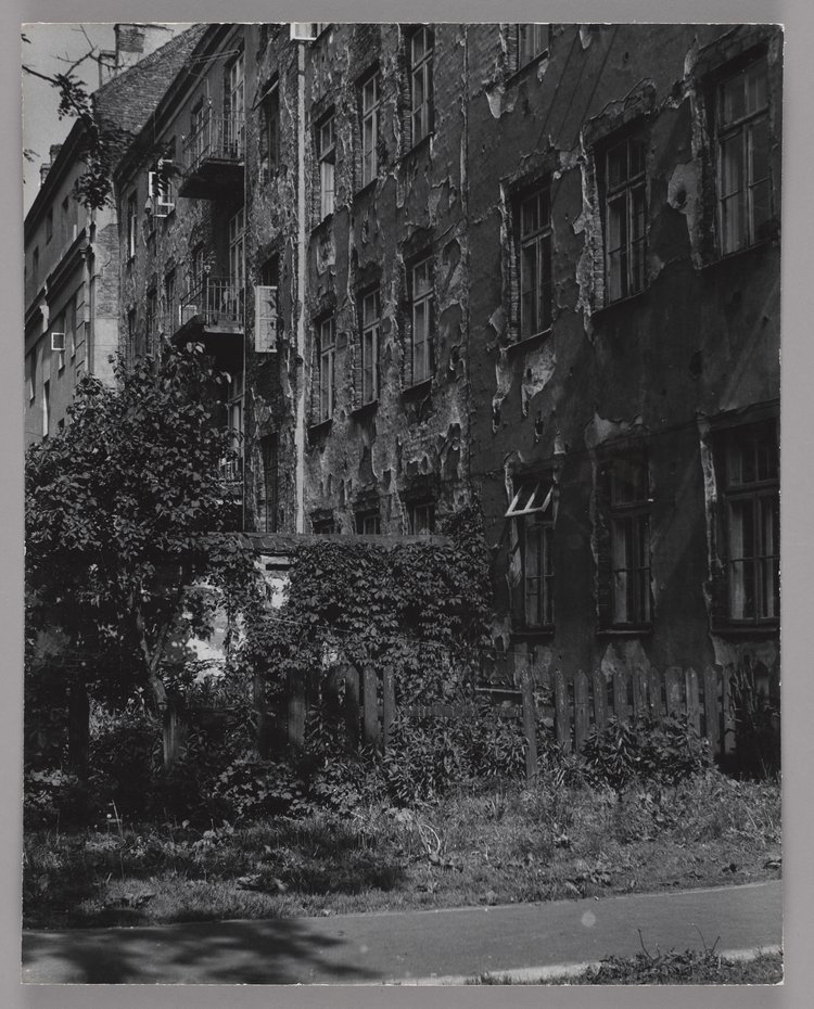 Zabudowa ulicy Siedleckiej widziana od podwórza