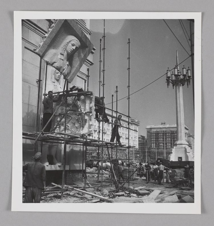 Widok na plac budowy Marszałkowskiej Dzielnicy Mieszkaniowej, plac Konstytucji