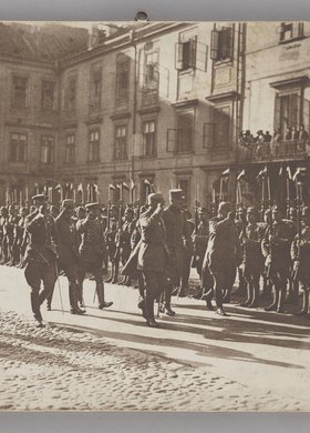 Generał gubernator warszawski Hans von Beseler i generał gubernator lubelski Stanisław Szeptycki w drodze na uroczystą intronizację Rady Regencyjnej na Zamku Królewskim