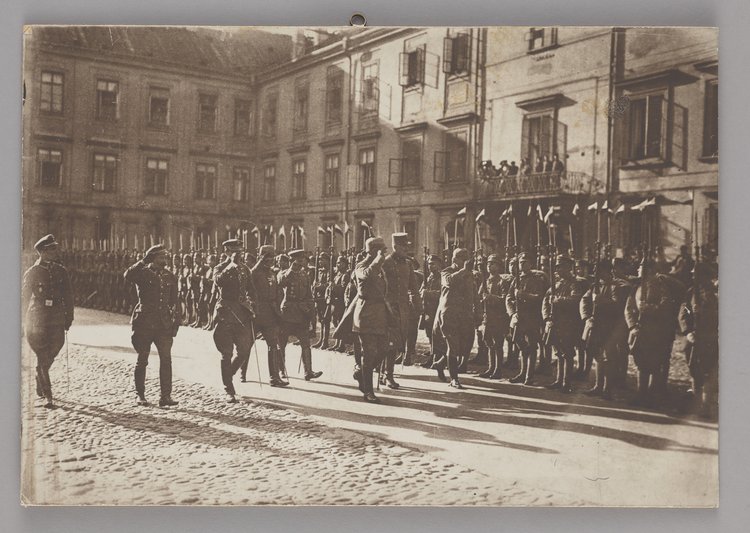 Generał gubernator warszawski Hans von Beseler i generał gubernator lubelski Stanisław Szeptycki w drodze na uroczystą intronizację Rady Regencyjnej na Zamku Królewskim