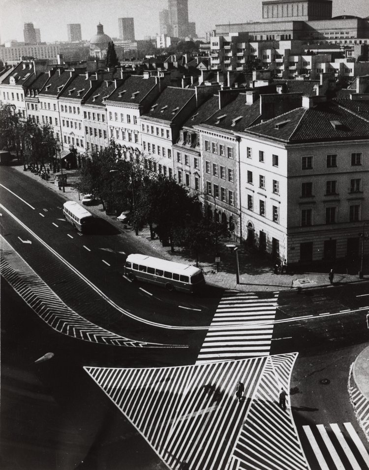 View of burgher houses at the intersection of Krakowskie Przedmieście St. and Miodowa St.