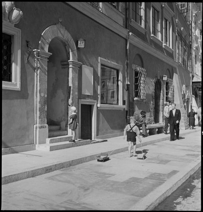 Rynek Starego Miasta, kamienice po stronie Kołłątaja