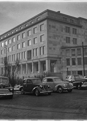 Plac Trzech Krzyży, gmach Państwowej Komisji Planowania Gospodarczego