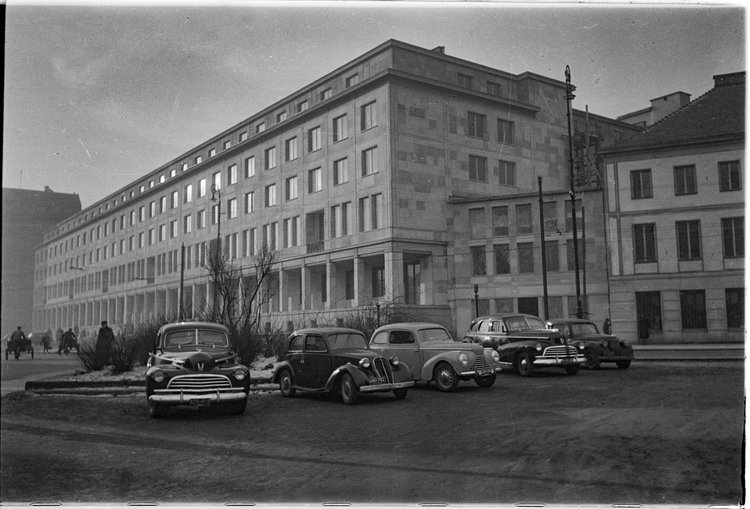 Plac Trzech Krzyży, gmach Państwowej Komisji Planowania Gospodarczego