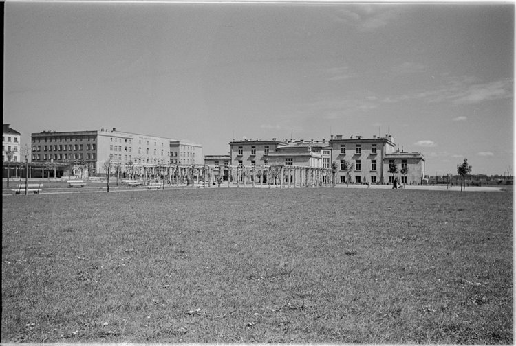 II Ośrodek Zdrowia i Opieki oraz gmach Wolnej Wszechnicy Polskiej przy ulicy Opaczewskiej