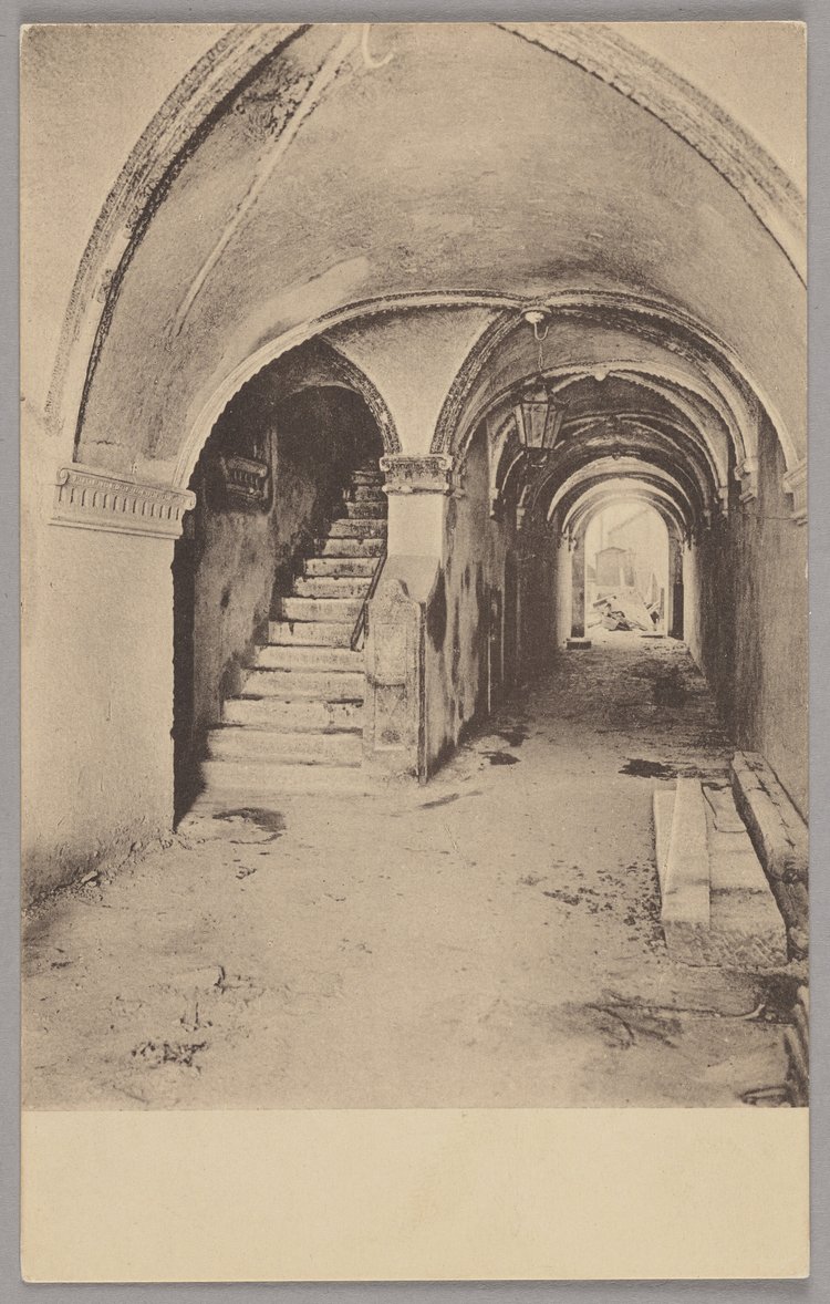 Sień kamienicy Baryczków przy Rynku Starego Miasta 32