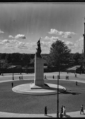 Plac Unii Lubelskiej z Pomnikiem Lotnika