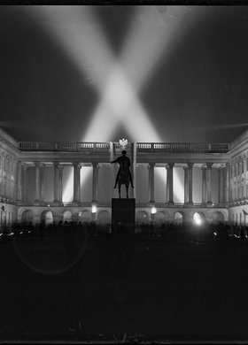 Pałac Saski w nocnym oświetleniu