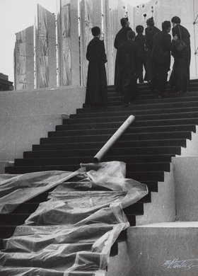 Works on the installation of the altar in front of the Palace of Culture and Science on the occasion of the third pilgrimage of John Paul II to Poland