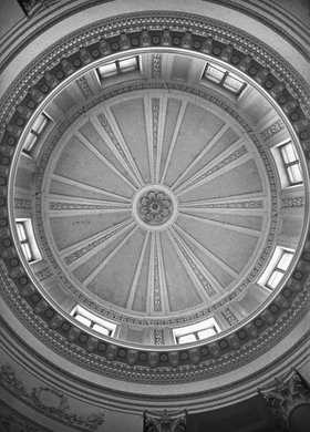 Pałac w Królikarni, widok na sklepienie sali owalnej