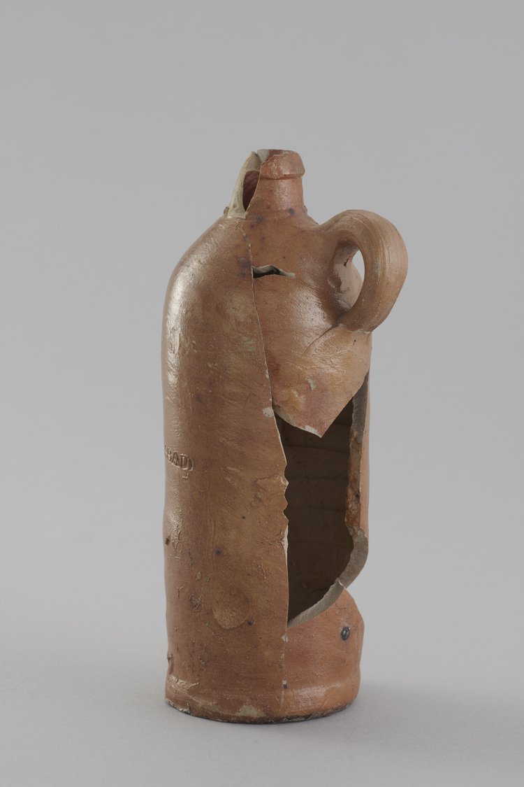 Butelka kamionkowa z uchem