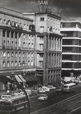 Aleje Jerozolimskie at the intersection with Krucza St.