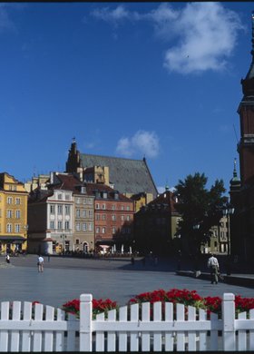 Plac Zamkowy widziany z ogródka restauracji Literacka