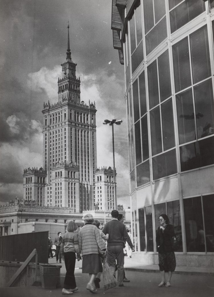 Widok na Pałac Kultury i Nauki od strony rotundy PKO