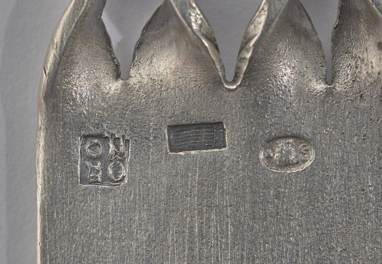 Nożyk do papieru z ażurowym uchwytem