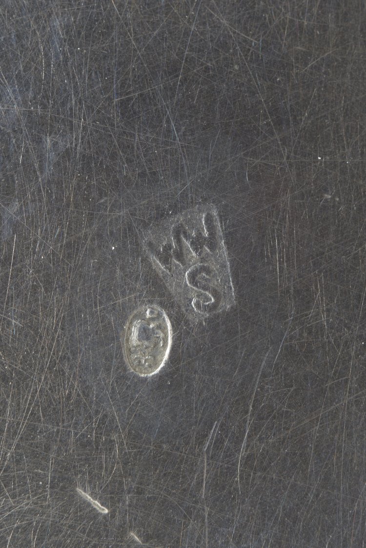 Popielniczka dwusierpowa