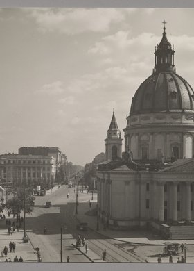 Plac Trzech Krzyży z kościołem św. Aleksandra i perspektywa Alej Ujazdowskich