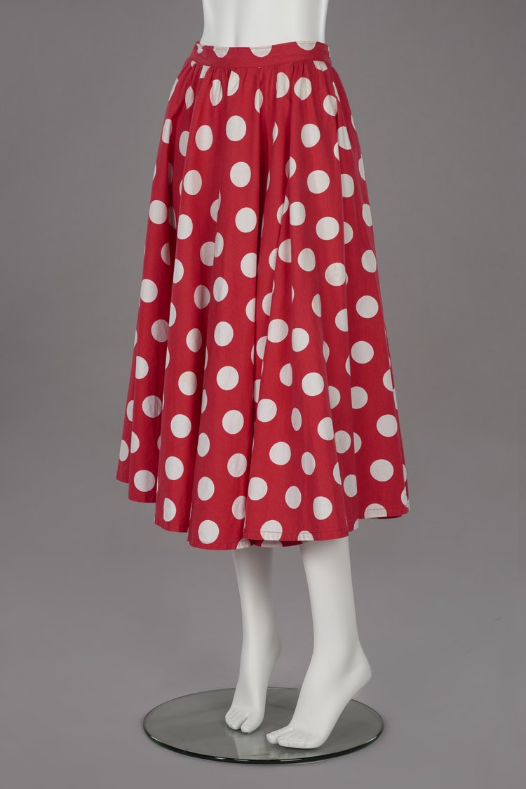 Spódnica w białe grochy