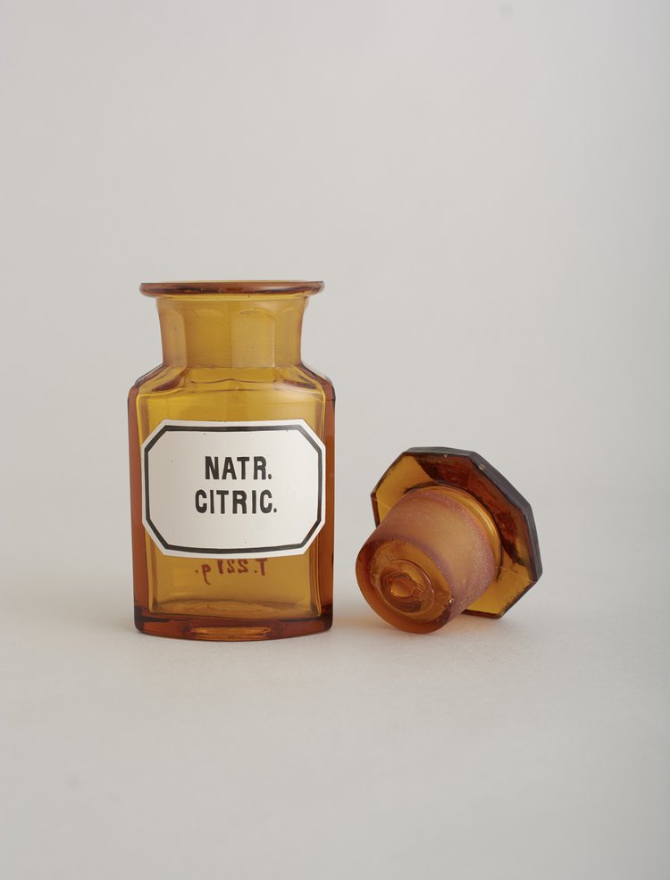 Słoik apteczny z sygnaturą NATR. CITRIC.