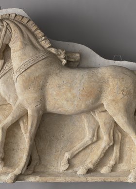 Rydwan - fragment fryzu z Teatru Wielkiego przedstawiający mieszkańców Teb zmierzających przed ołtarze