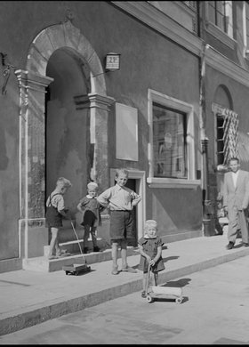 Rynek Starego Miasta, kamienice po stronie Kołłątaja
