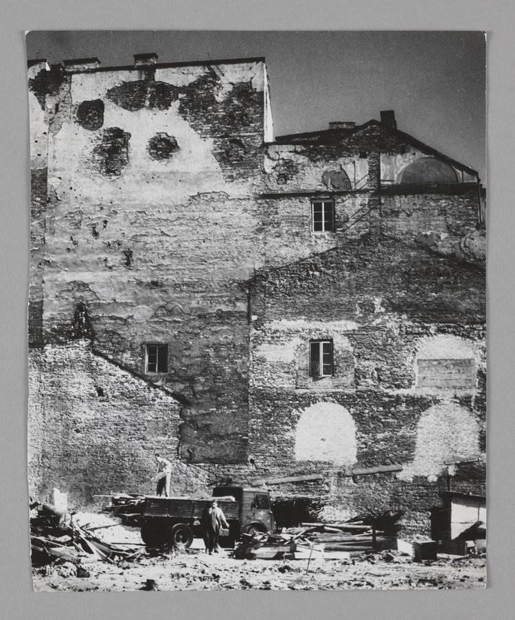 End wall of a surviving tenement