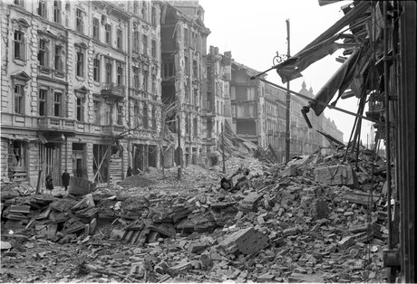 Zniszczenia zabudowy przy ulicy Marszałkowskiej