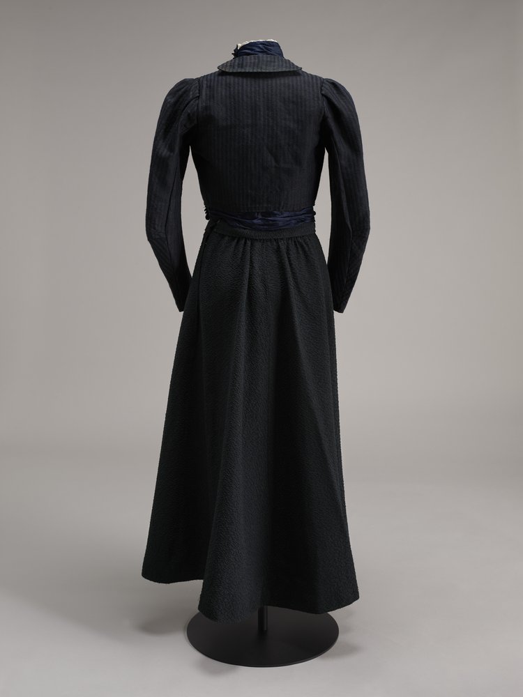 Kostium damski granatowy: bolerko, spódnica, bluzka-przodzik