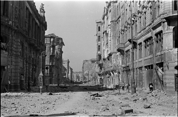 Zniszczenia zabudowy przy ulicy Jasnej