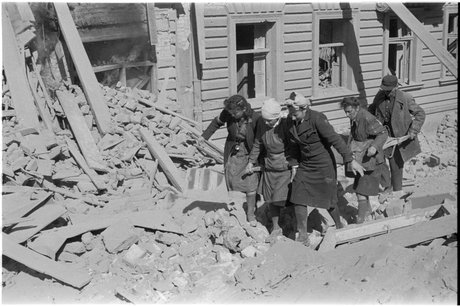 Transport rannego na ulicy Wspólnej