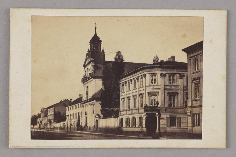 Ulica Leszno z kościołem Narodzenia Najświętszej Marii Panny