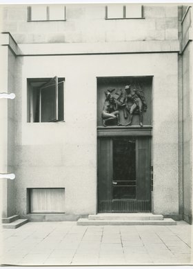 Gmach Towarzystwa Ubezpieczeń 'Prudential'. Boczne wejście