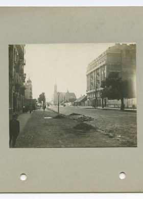 Ulica Wolska z widocznym kościołem św. Stanisława Biskupa parafii św. Wojciecha