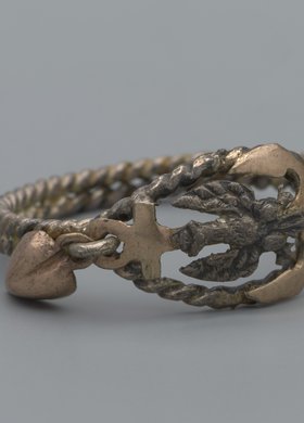 Pierścionek z symbolami patriotycznymi