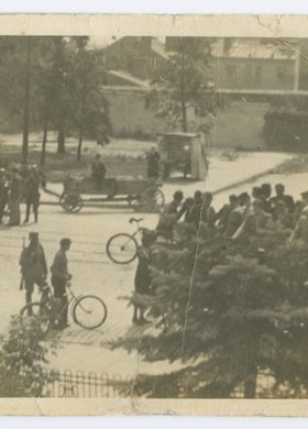 Uliczna łapanka w alei 3 Maja