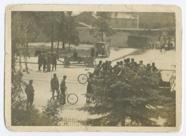 Uliczna łapanka w alei 3 Maja