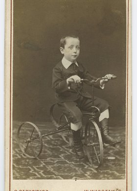 Portret Stanisława Wróbla na rowerku