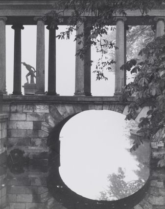 Colonnade Bridge connecting the Palace on the Isle with the right bank of the pond