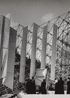 Works on the installation of the altar in front of the Palace of Culture and Science on the occasion of the third pilgrimage of John Paul II to Poland