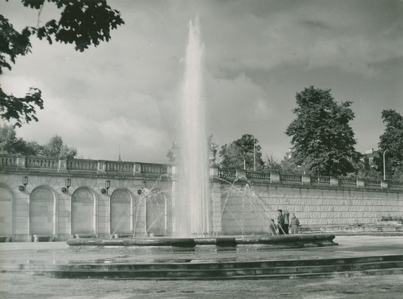 Fontanna w Centralnym Parku Kultury (ob. Marszałka Edwarda Rydza-Śmigłego)
