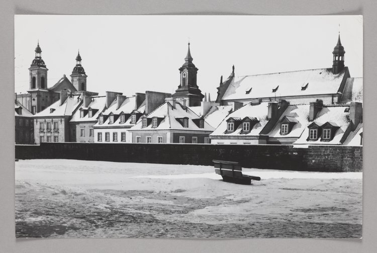 Widok na Nowe Miasto z murów obronnych zimą