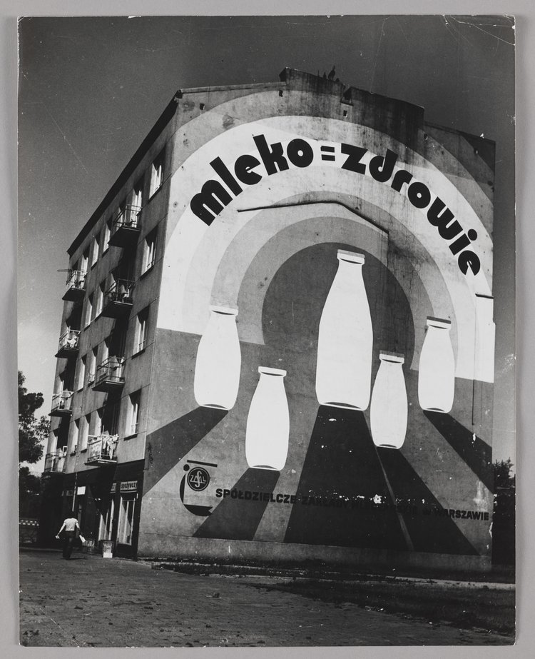 Tenement house with a mural encouraging the consumption of milk