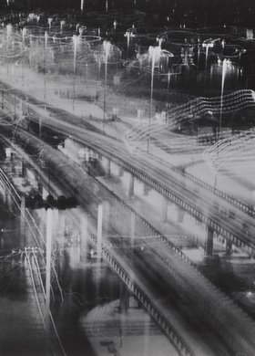 Widok na ulicę Marchlewskiego (obecnie: Jana Pawła II) nocą