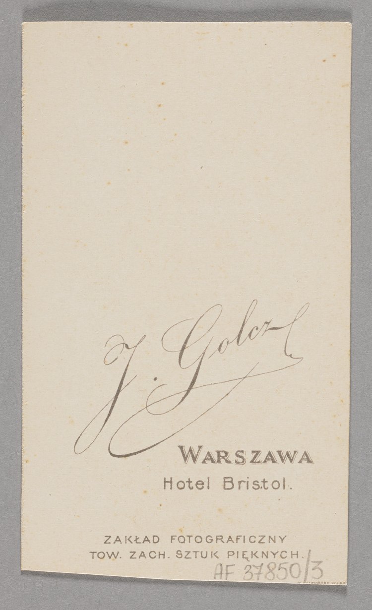 Album z fotografiami nauczycieli i uczennic pensji Antoniny Walickiej w Warszawie
