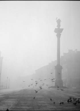 Plac Zamkowy we mgle