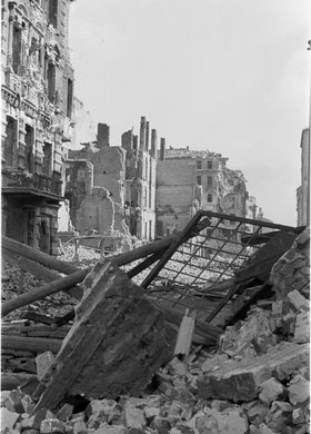 Ruiny zabudowy przy ulicy Świętokrzyskiej