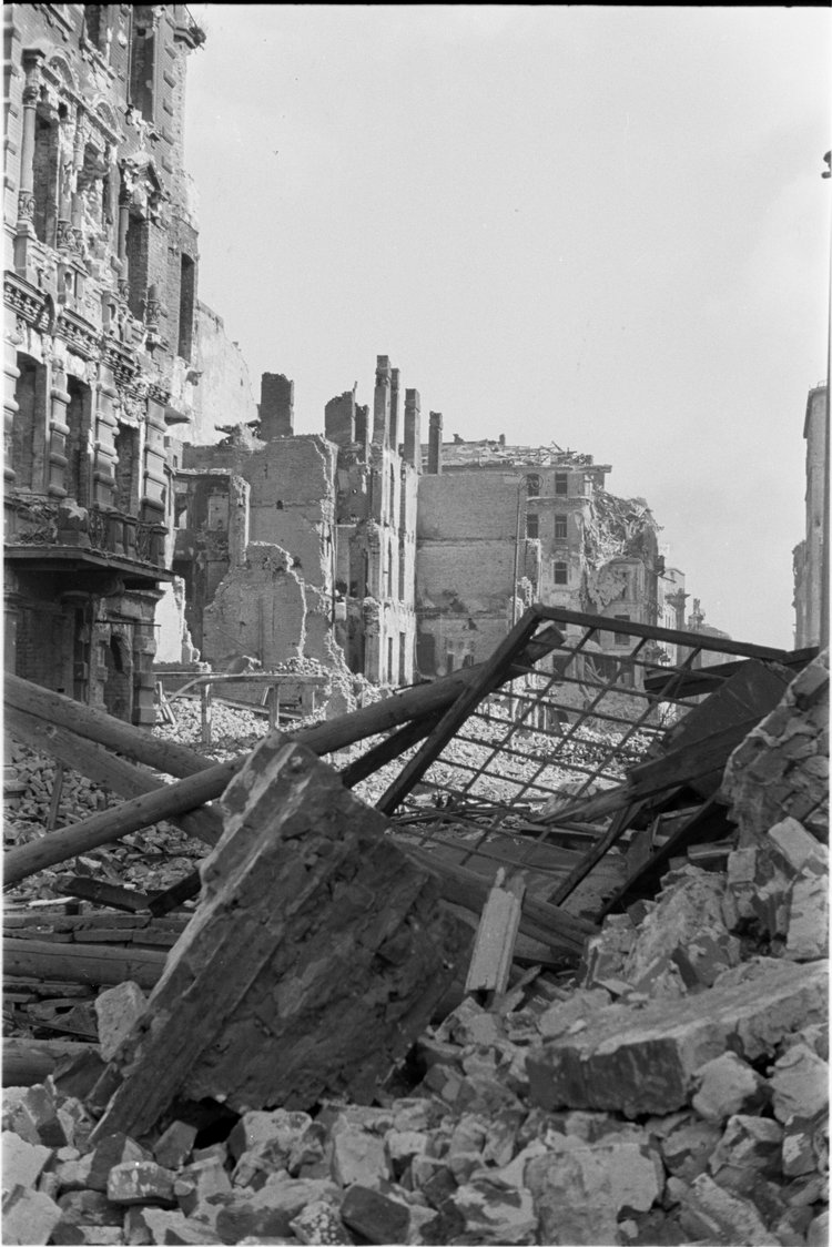 Ruiny zabudowy przy ulicy Świętokrzyskiej