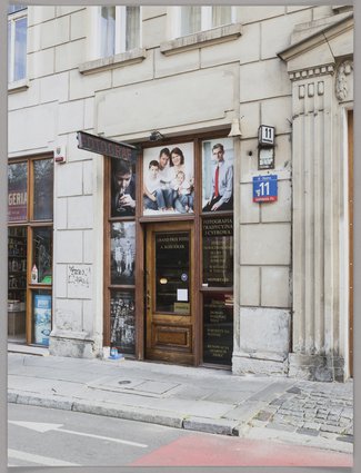 Zakład fotograficzny Grand Prix Foto przy ulicy Oboźnej 11, z cyklu "Fotograf Warszawski"